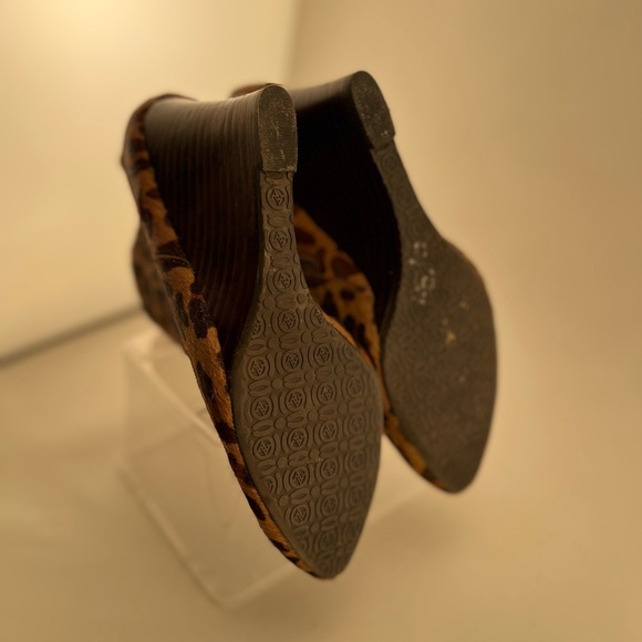 Adrienne Vittadini Sarah Calf Hair Leopard Print Wedge Ankle Booties Size 8 - Picture 3 of 11